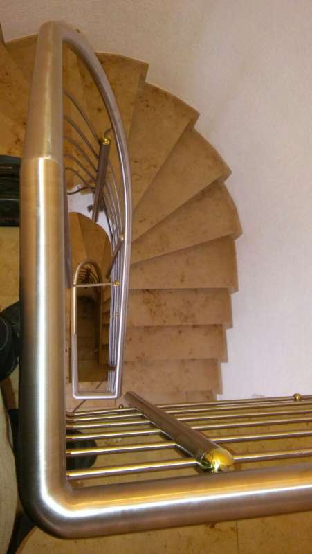 Teilgewendeltes Geländer im Treppenhaus